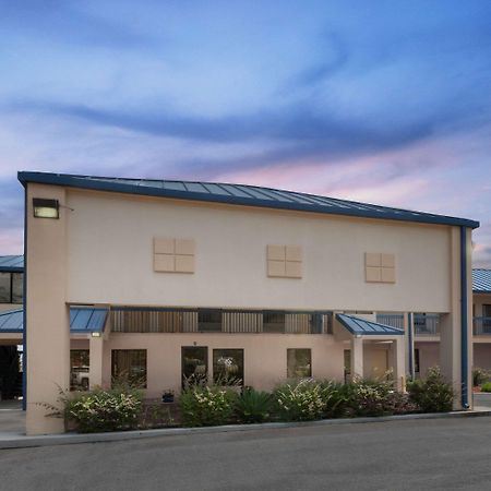 Super 8 By Wyndham Hattiesburg South מראה חיצוני תמונה