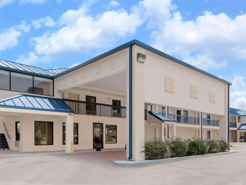 Super 8 By Wyndham Hattiesburg South מראה חיצוני תמונה